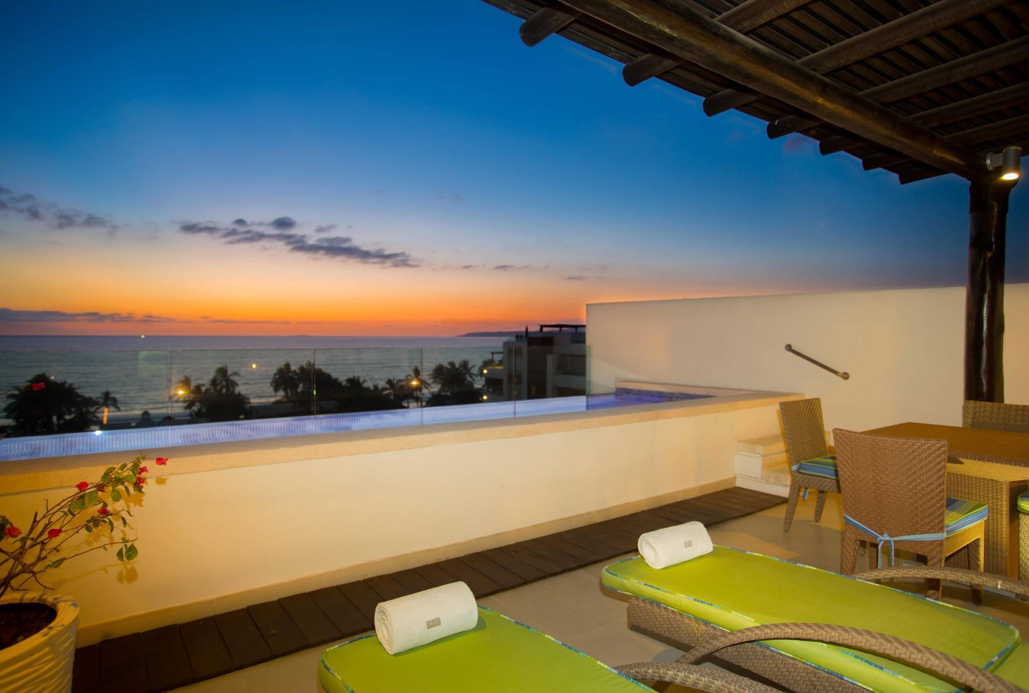 One-Bedroom King Room Balcony Private Pool Kitchen or Roof Top,1232876129:JPEG